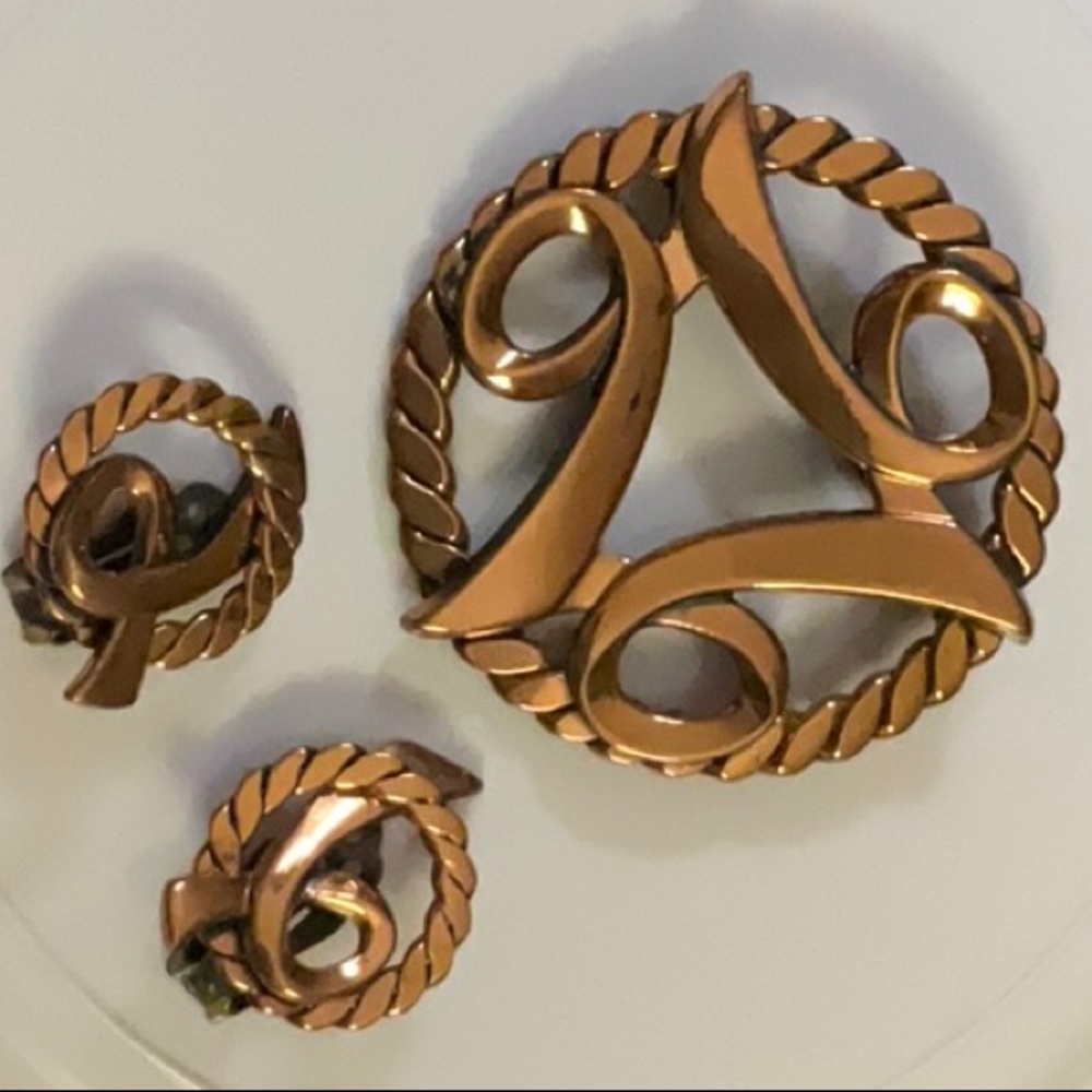Vintage Copper Tone Brooch & Clip Earrings Mid Century Modern Scroll Rope Frame